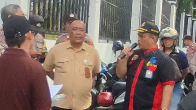 GERBRAK Gelar Aksi di DPRD Sumut, Soroti Sejumlah Isu Dugaan Korupsi dan Pelayanan Publik